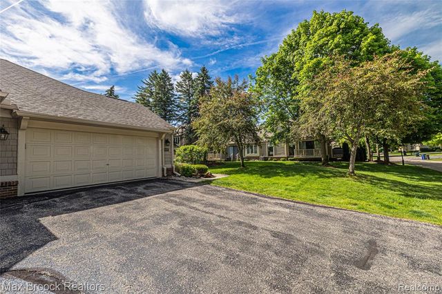 2493 Wildbrook Run, Bloomfield Hills, MI 48304