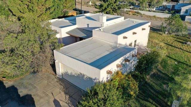 801 W 3rd St, Marfa, TX 79843