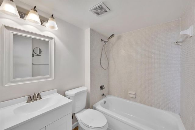 118 Royal Park Drive 4G, Oakland Park, FL 33309