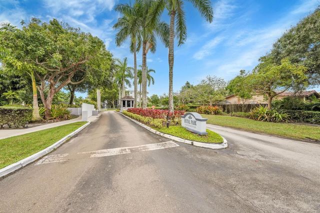 118 Royal Park Drive 4G, Oakland Park, FL 33309