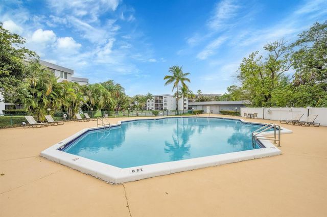 118 Royal Park Drive 4G, Oakland Park, FL 33309