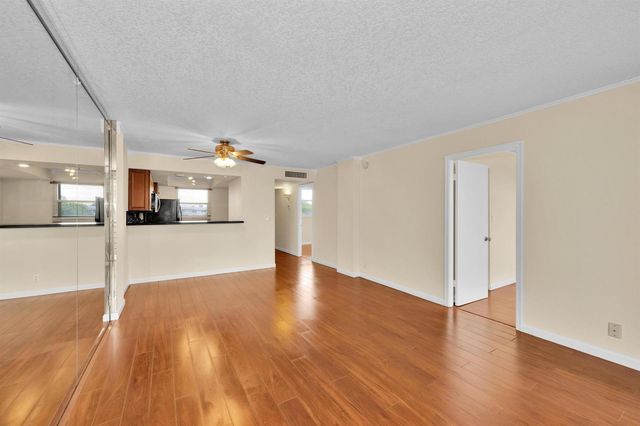 118 Royal Park Drive 4G, Oakland Park, FL 33309