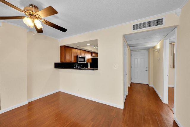118 Royal Park Drive 4G, Oakland Park, FL 33309