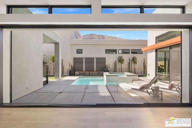 190 Obsidian Loop, Palm Springs, CA 92264