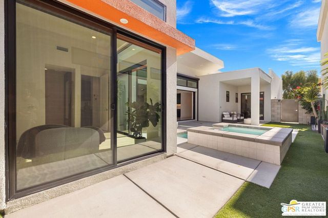 190 Obsidian Loop, Palm Springs, CA 92264