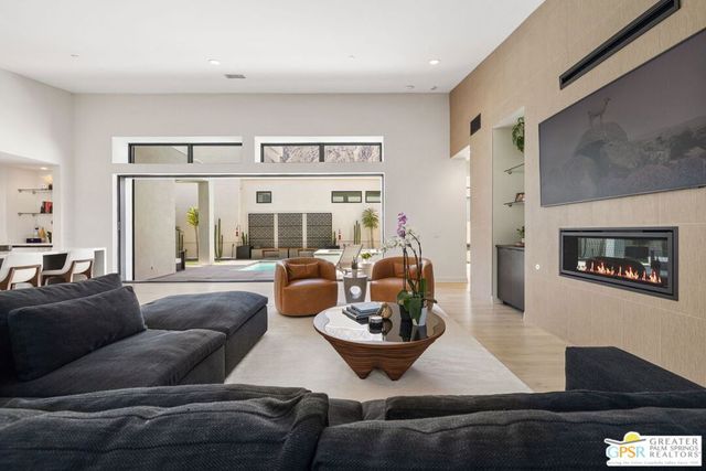 190 Obsidian Loop, Palm Springs, CA 92264