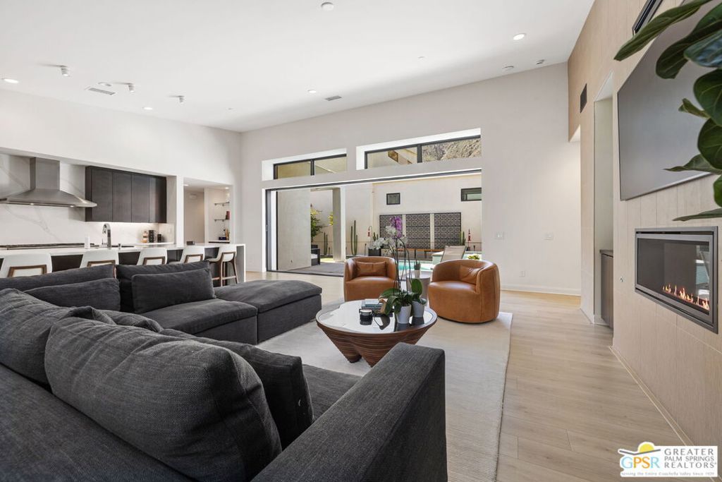 Image 20 of property listing at 190 Obsidian Loop, Palm Springs, CA 92264