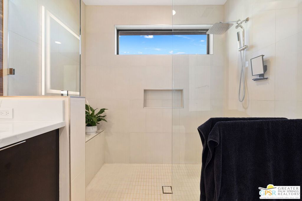 Image 29 of property listing at 190 Obsidian Loop, Palm Springs, CA 92264