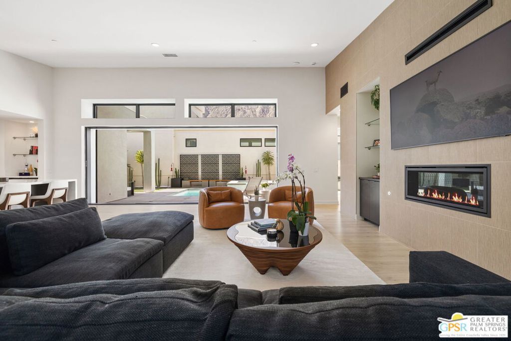 Image 8 of property listing at 190 Obsidian Loop, Palm Springs, CA 92264