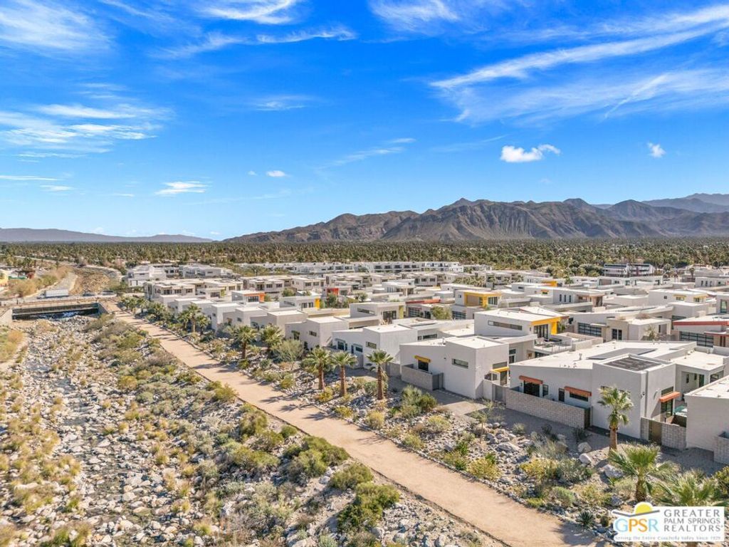 Image 9 of property listing at 190 Obsidian Loop, Palm Springs, CA 92264
