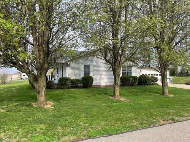 1010 Louise Court, Seymour, IN 47274