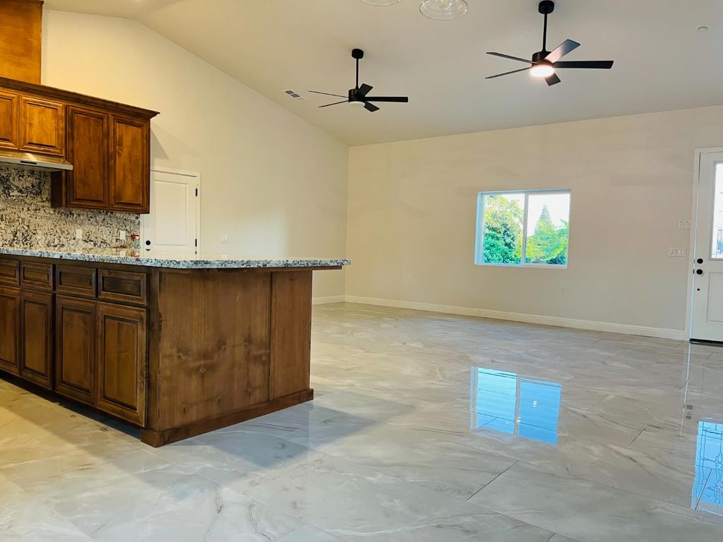 Image 11 of property listing at 25791 Pickford Drive, Madera, CA 93638