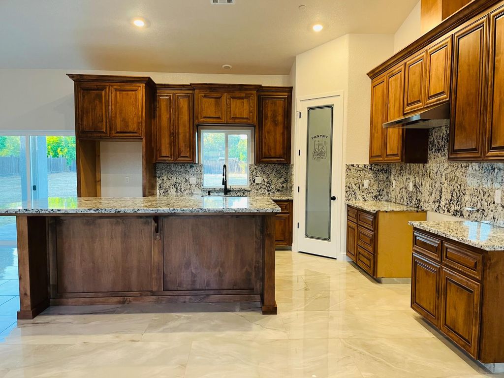 Image 9 of property listing at 25791 Pickford Drive, Madera, CA 93638