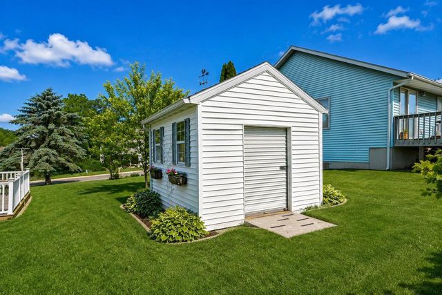 10904 Smokey Mountain Trail, Blue Mounds, WI 53517
