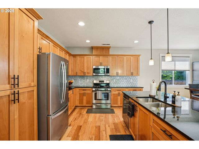 28611 GREENWAY Dr, Wilsonville, OR 97070