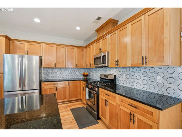 28611 GREENWAY Dr, Wilsonville, OR 97070