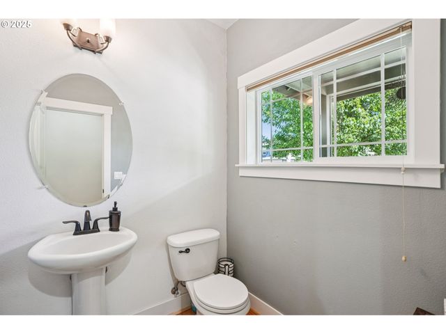 28611 GREENWAY Dr, Wilsonville, OR 97070