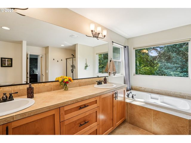 28611 GREENWAY Dr, Wilsonville, OR 97070