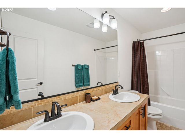 28611 GREENWAY Dr, Wilsonville, OR 97070