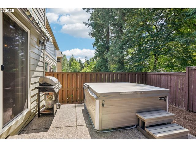 28611 GREENWAY Dr, Wilsonville, OR 97070