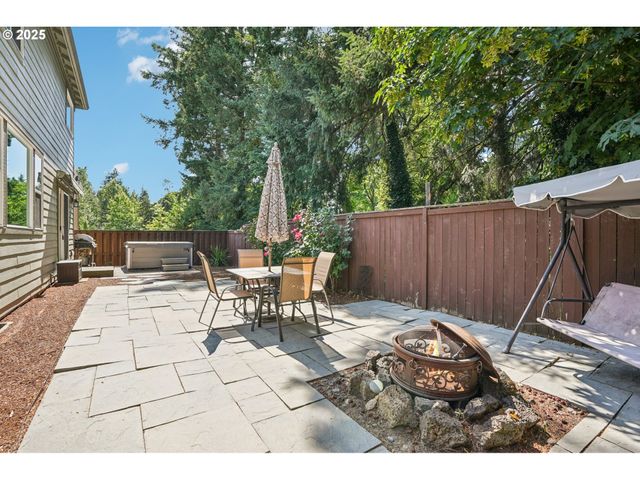 28611 GREENWAY Dr, Wilsonville, OR 97070