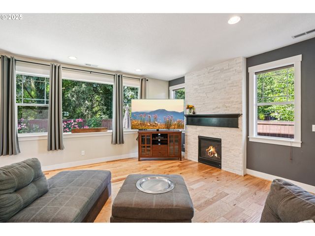 28611 GREENWAY Dr, Wilsonville, OR 97070