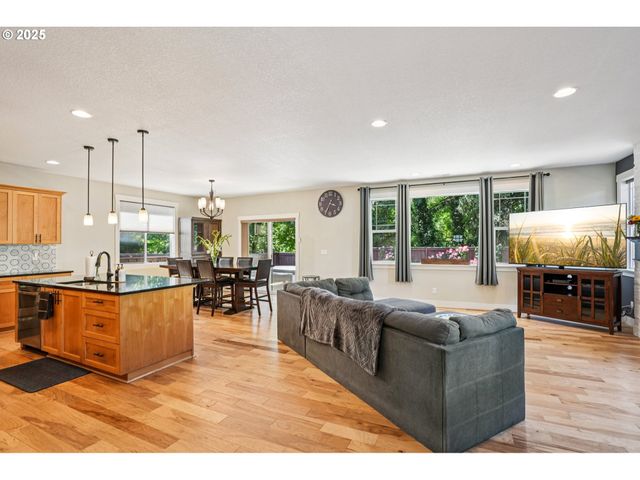 28611 GREENWAY Dr, Wilsonville, OR 97070