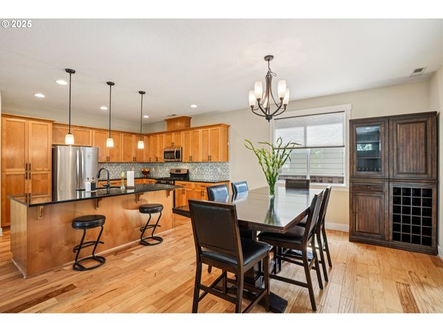 28611 GREENWAY Dr, Wilsonville, OR 97070