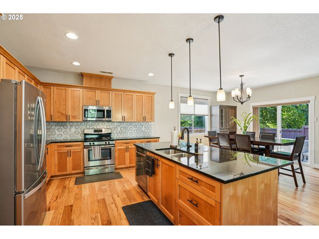28611 GREENWAY Dr, Wilsonville, OR 97070