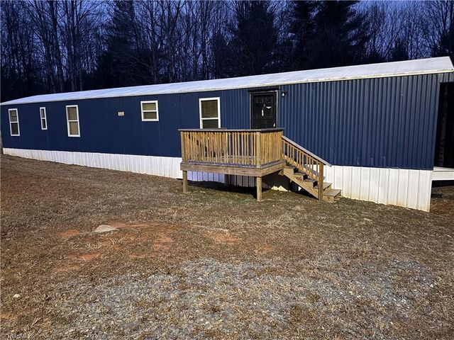 137 Cedar Point Drive, Mount Airy, NC 27030