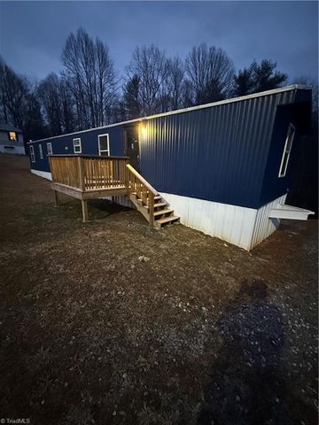 137 Cedar Point Drive, Mount Airy, NC 27030