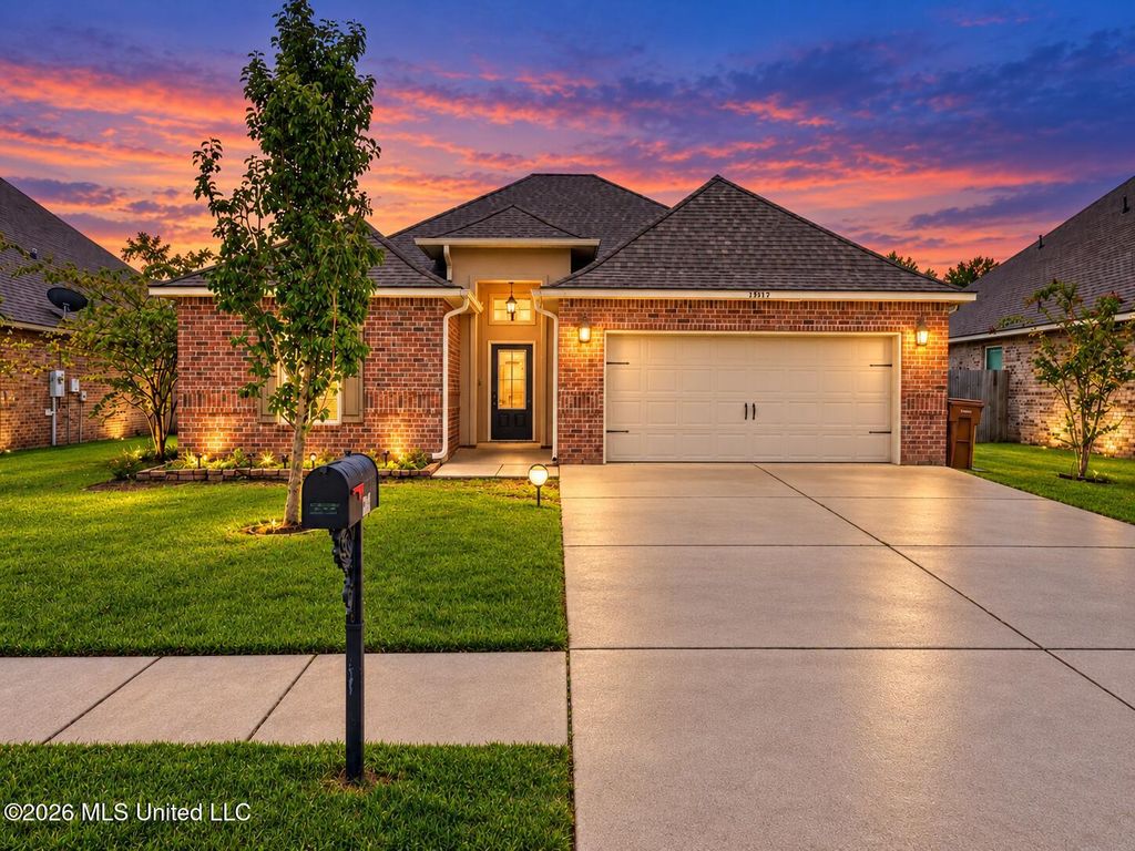 13347 Hilliard Street, D'iberville, MS 39540