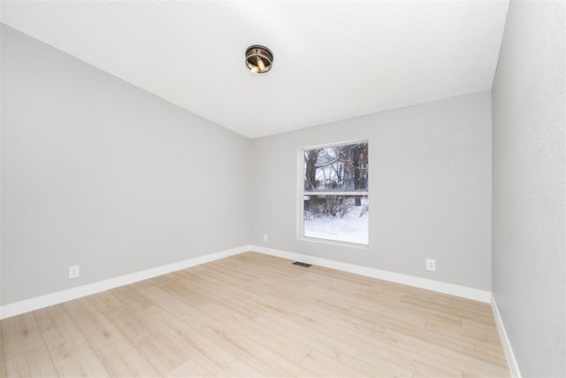 6818 E T Avenue, Vicksburg, MI 49097