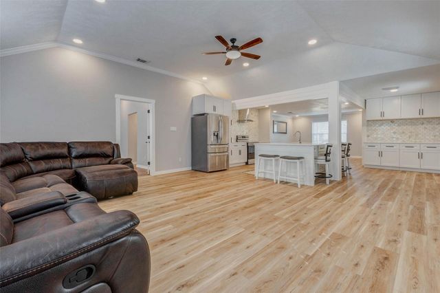 603 Springwood Drive, Conroe, TX 77385