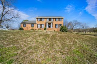 805 Manor Dr, Fayetteville, TN 37334