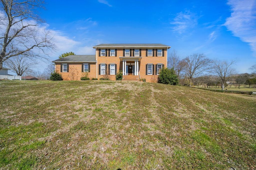 805 Manor Dr, Fayetteville, TN 37334