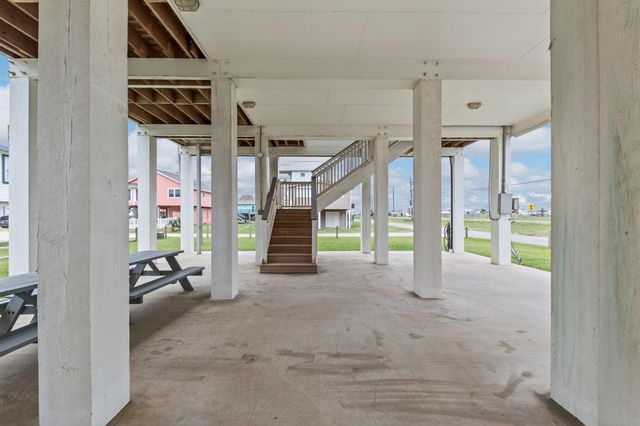 21325 Gulf Drive, Galveston, TX 77554