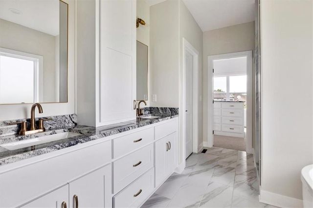 502 Blackhawke Drive, Smithville, MO 64089