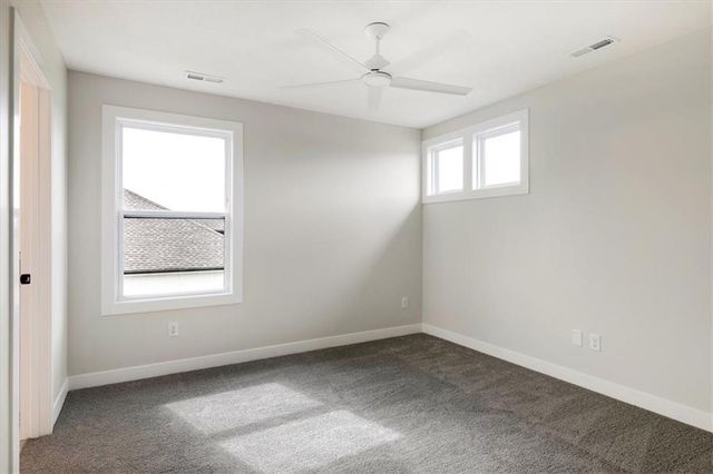 502 Blackhawke Drive, Smithville, MO 64089