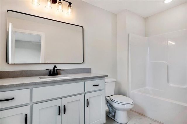 502 Blackhawke Drive, Smithville, MO 64089