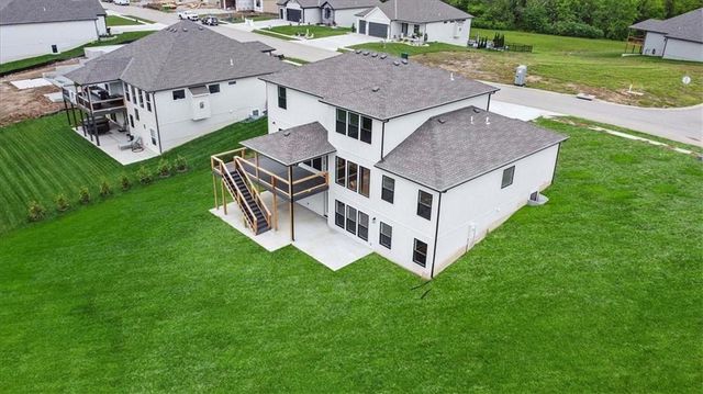502 Blackhawke Drive, Smithville, MO 64089