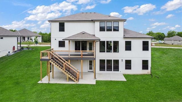 502 Blackhawke Drive, Smithville, MO 64089