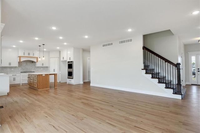 502 Blackhawke Drive, Smithville, MO 64089