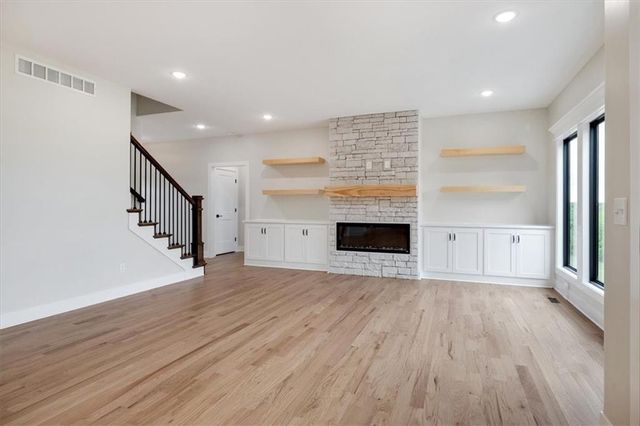 502 Blackhawke Drive, Smithville, MO 64089