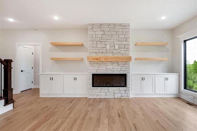 502 Blackhawke Drive, Smithville, MO 64089