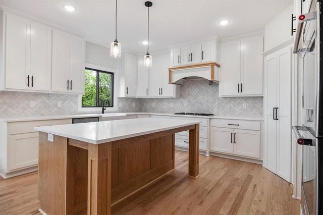 502 Blackhawke Drive, Smithville, MO 64089