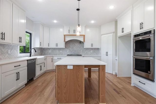 502 Blackhawke Drive, Smithville, MO 64089