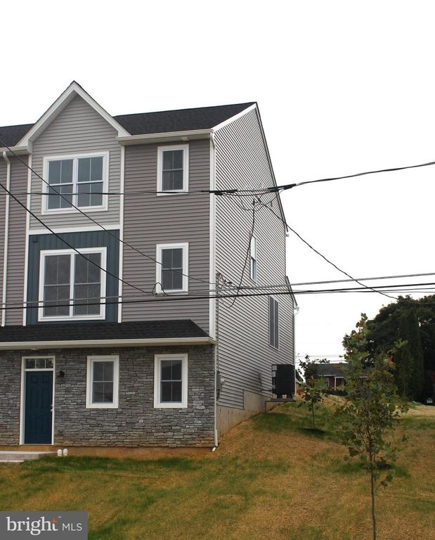 82 HESS AVE, Hellertown, PA 18055