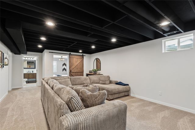 5641 Leyden Avenue, Des Moines, IA 50317