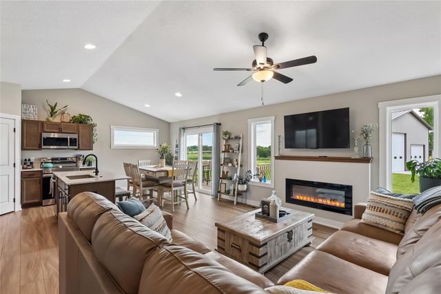 5641 Leyden Avenue, Des Moines, IA 50317